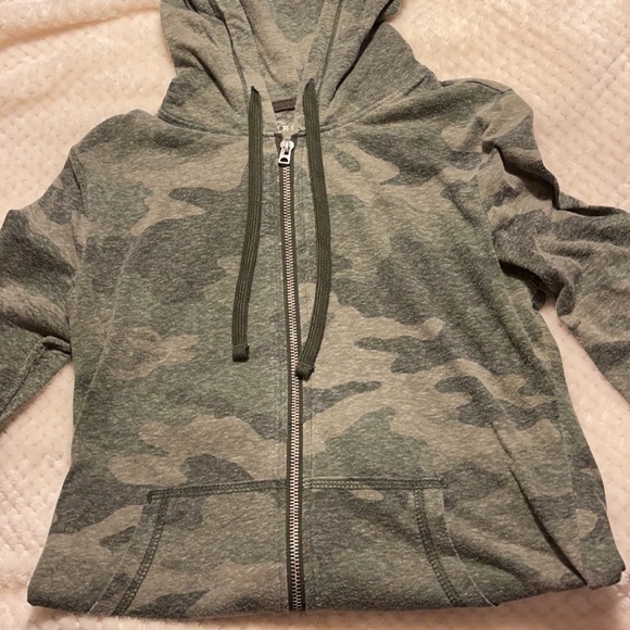 Camo Aeropostale zip up jacket size medium - Picture 2 of 4